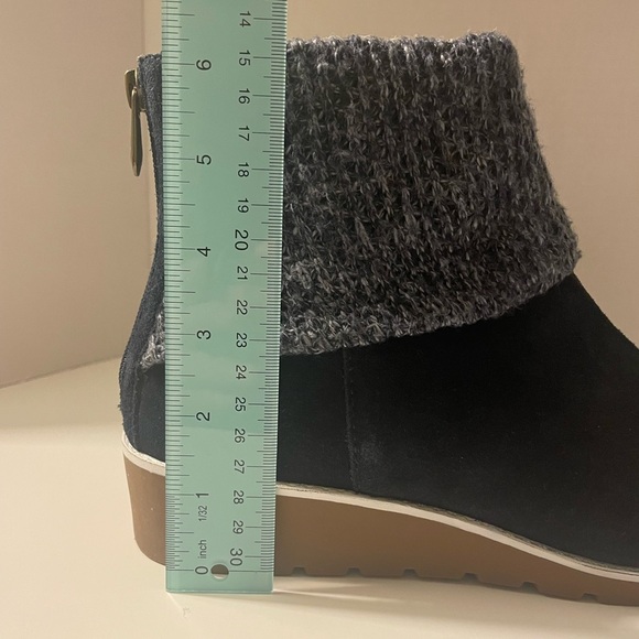 Adrienne Vittadini NAVY Tevin Suede Wedge Bootie Knit Cuff NWOB - 9.5 - Picture 3 of 11